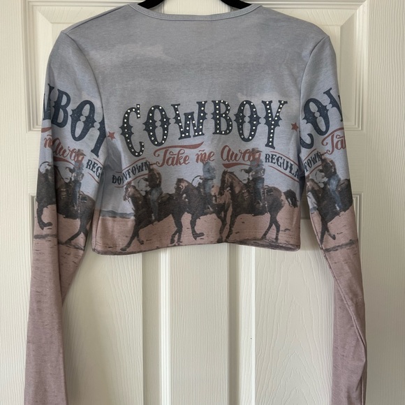 Urban Outfitters long sleeves crop top - Brand new - with tags - Cowboy design - Picture 2 of 5